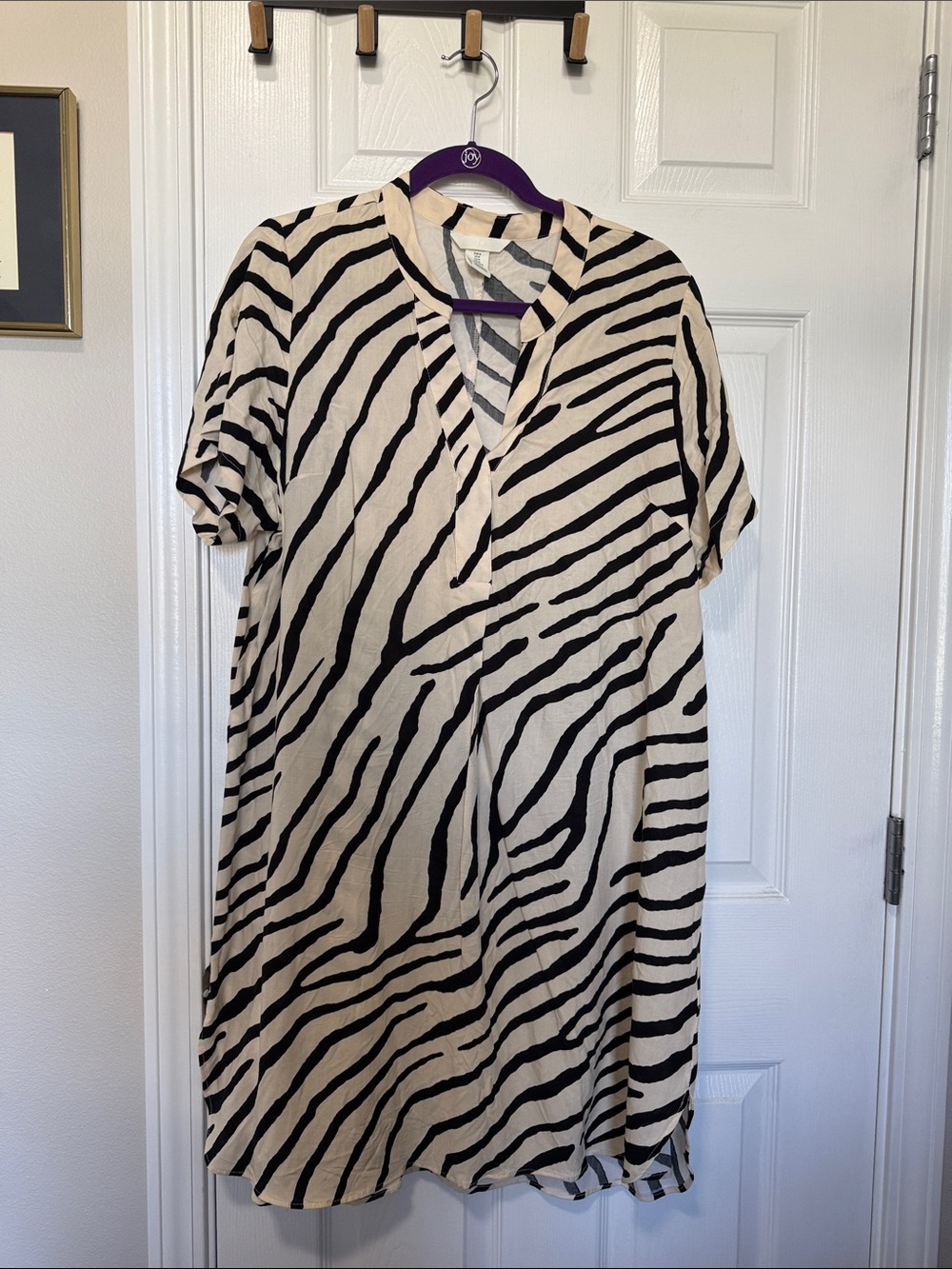 H & M Zebra Stripe V-Neck Tunic Dress in Black and Cream Sz Medium